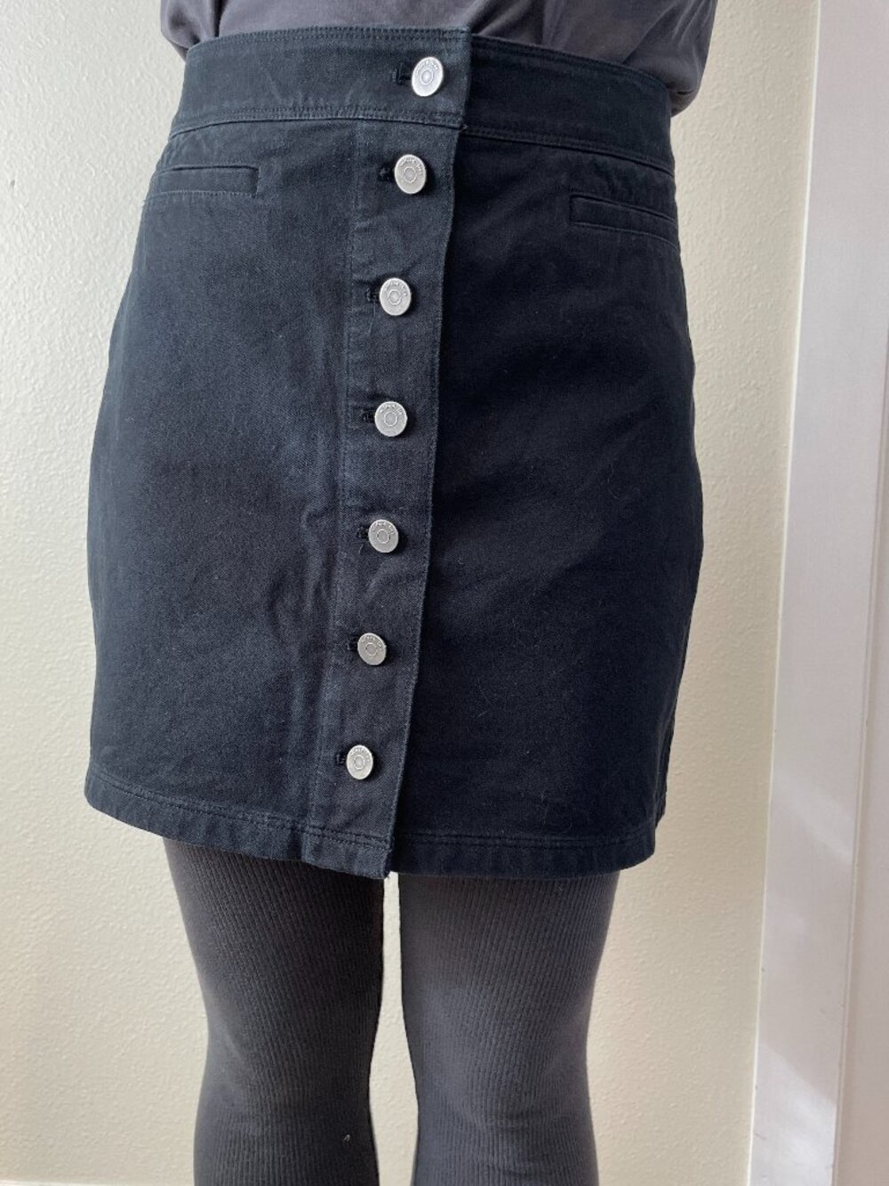 Aritzia Wilfred Free Black Silve Button Mini Skirt Size 6